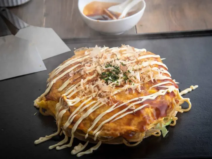 Okonomiyaki: la frittella giapponese salva cena