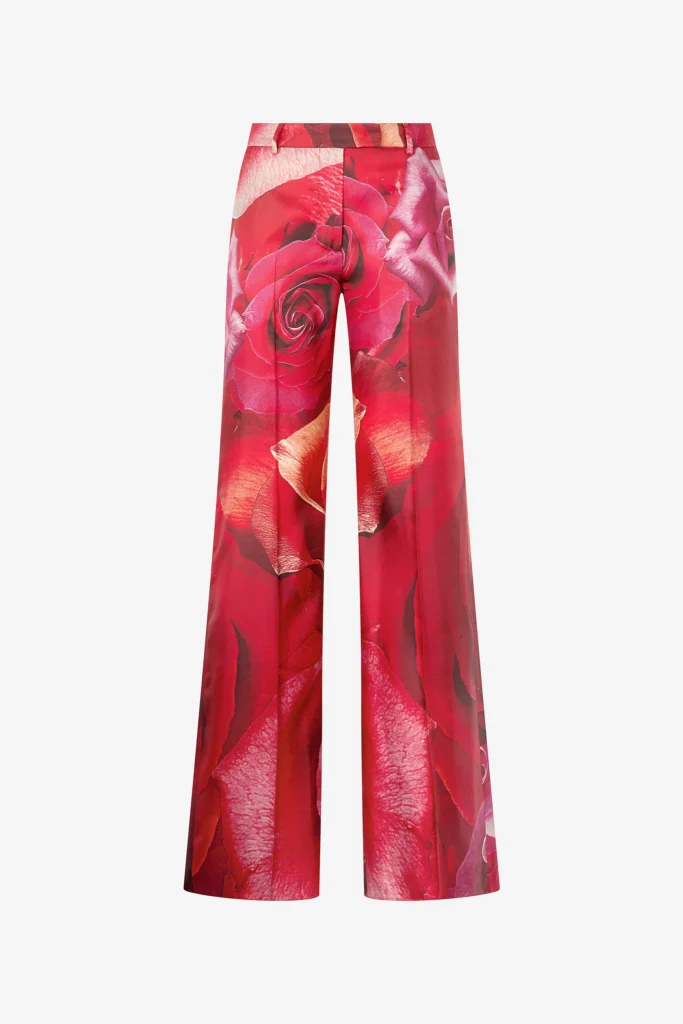 tendenza pantaloni seta moda estate 2026 cosa indossare al posto dei jeans