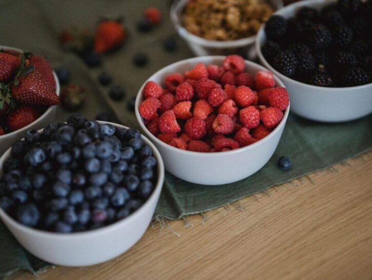 Fa troppo caldo? Gli esperti consigliano di mangiare questi alimenti