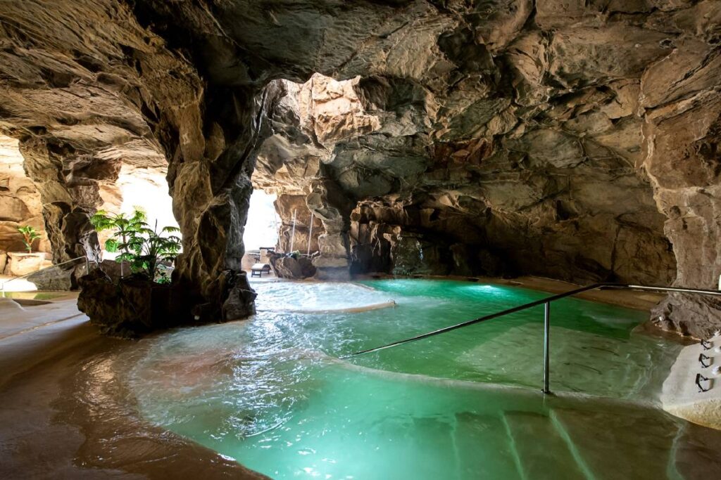 piscina salina nella grotta Tombolo Talasso