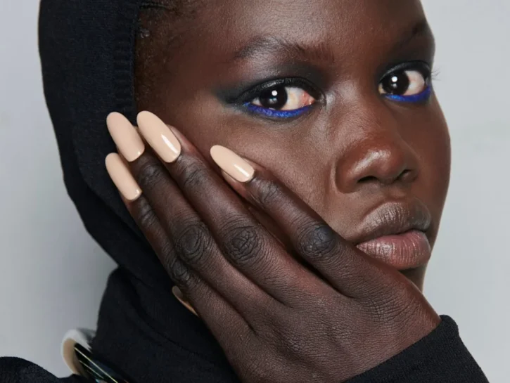 Press-on nails, perché piacciono così tanto e come usarle senza rischi