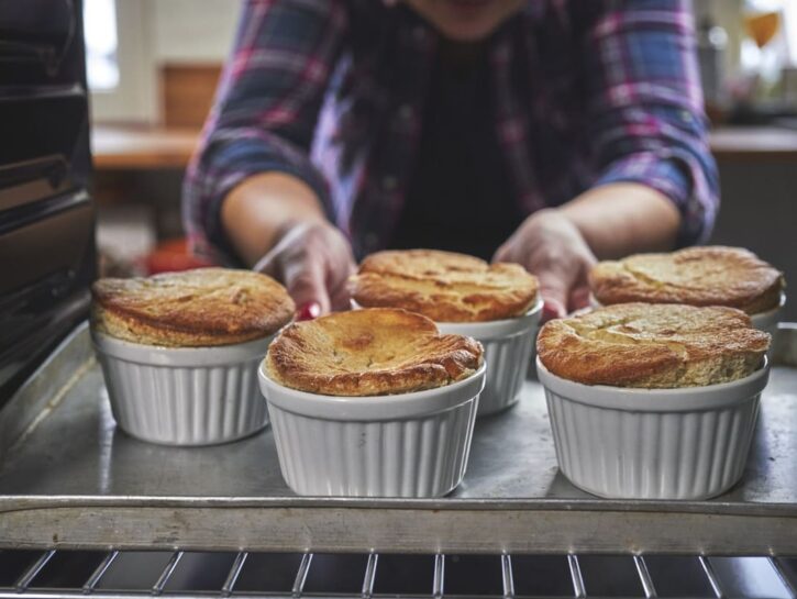 Mini soufflé ai mirtilli: il dessert che stupisce tutti