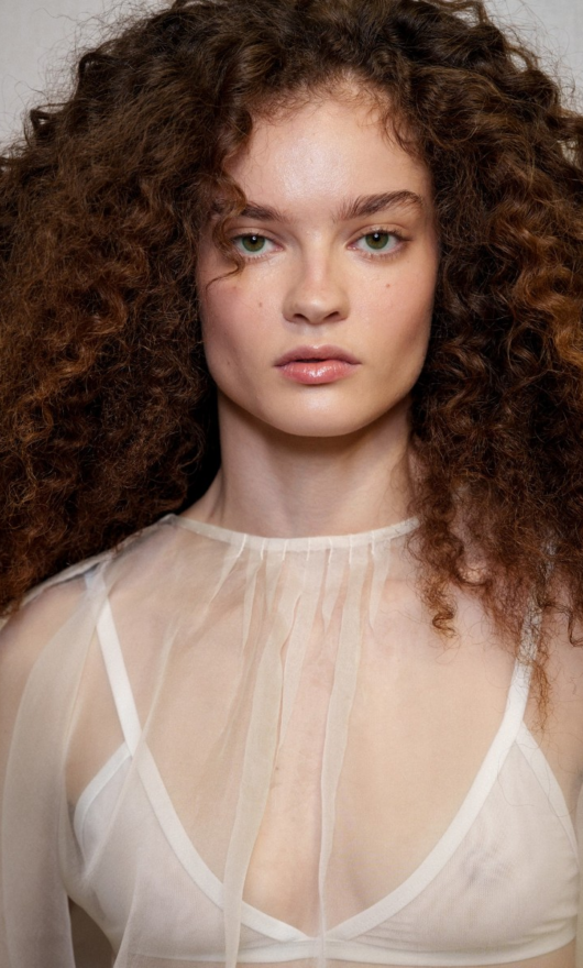 Più volume ai capelli con l’acido ialuronico