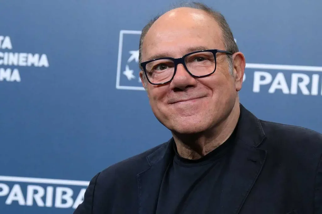 Primo piano di Carlo Verdone sorridente al Rome Film Fest 2024