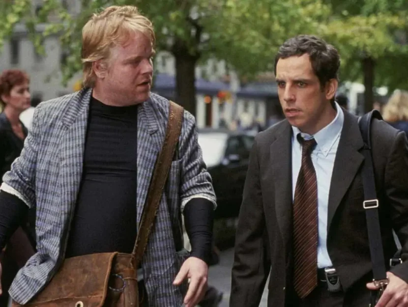 Philip Seymour Hoffman e Ben Stiller in una scena del film "...e alla fine arriva Polly"