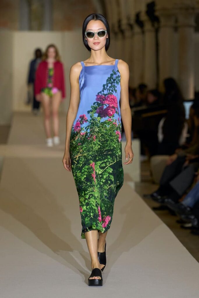 Modella con longdress Armani