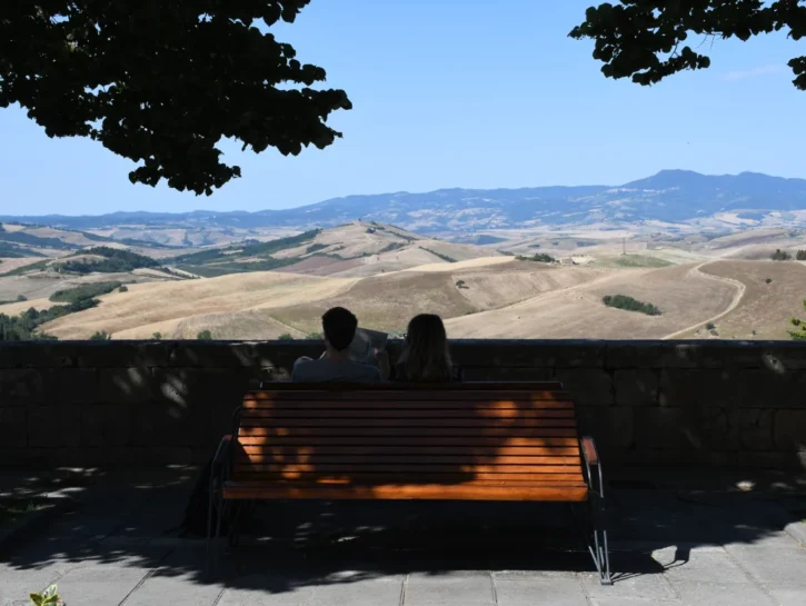 La Terrazza 2026: a San Casciano dei Bagni la cultura sale in panchina
