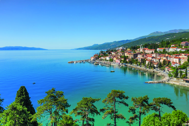 Opatija (conosciuta in italiano come Abbazia),la "perla" del Quarnero