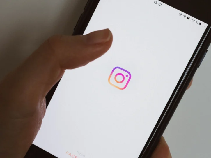 Il “ritocchino social” pre-colloquio che piace alla Gen Z