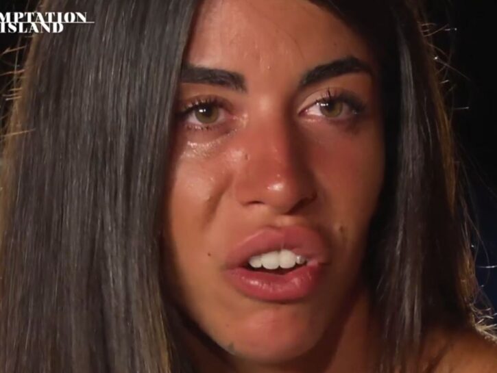 Temptation Island e il tatuaggio della discordia, così Alessandra finisce al centro della polemica