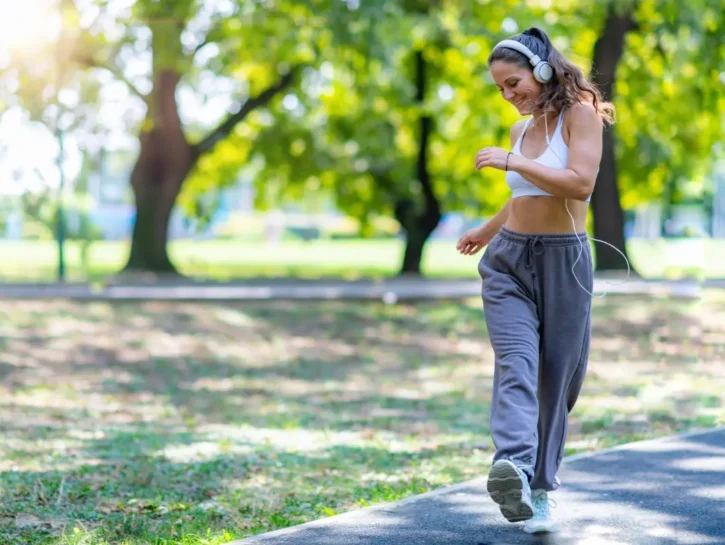 Camminare per dimagrire? Ecco quanti chilometri devi fare e in quanto tempo