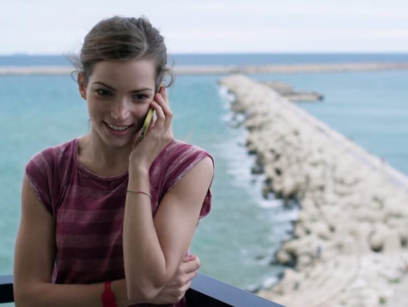 aurora ruffino al telefono