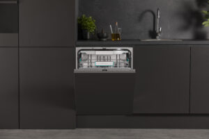 Più tempo libero, meno pensieri in cucina. Merito della nuova lavastoviglie da incasso Hisense