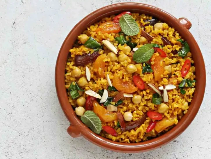 Insalata marocchina di couscous, ceci, albicocche e menta