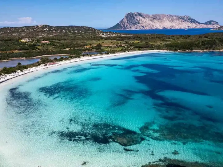 Spiagge a numero chiuso in Italia: quali sono e come prenotare
