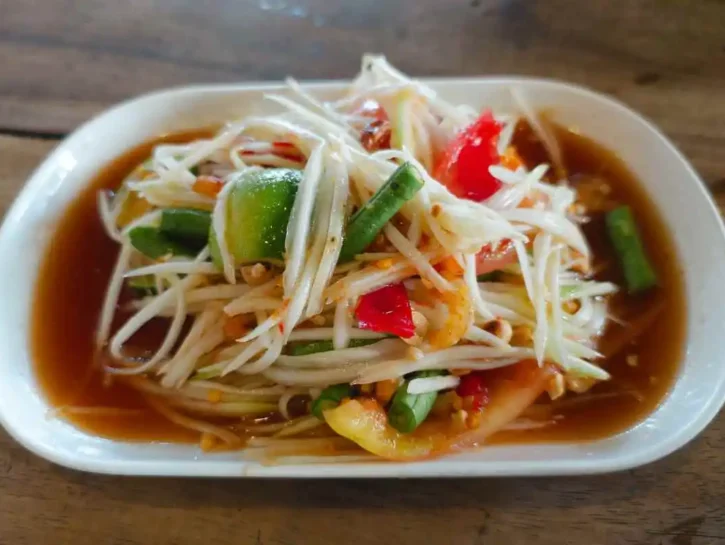 Insalata thailandese di papaya verde
