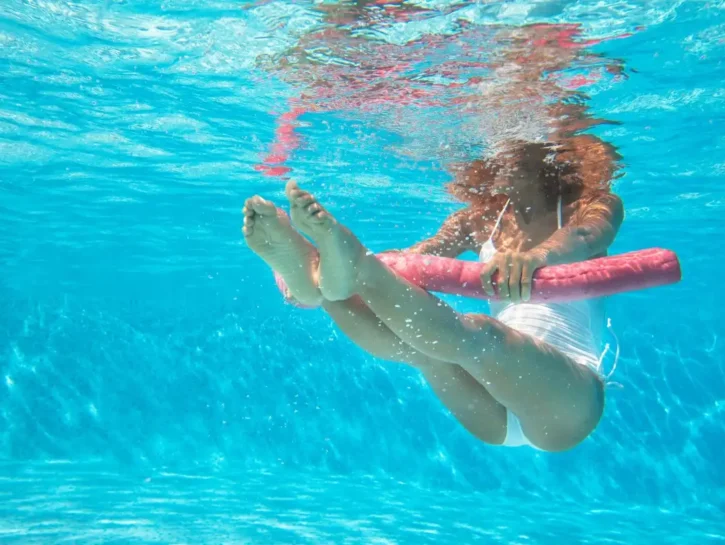 Hai mai provato il pilates in acqua? Ecco i benefici