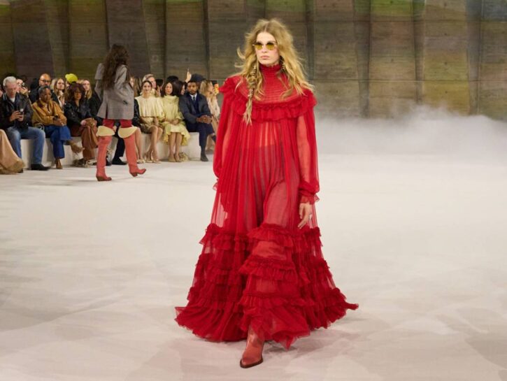 5 vestiti di tendenza che vorrai indossare prima che l'autunno arrivi