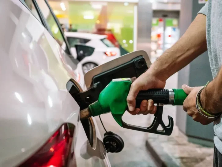Gasolio 3 euro al litro? Ecco quanto rischiano di aumentare i prezzi
