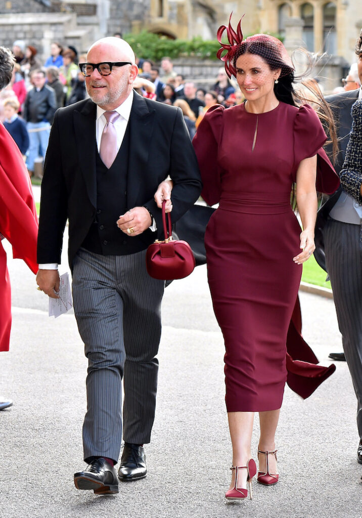 Demi Moore con abito bordeaux