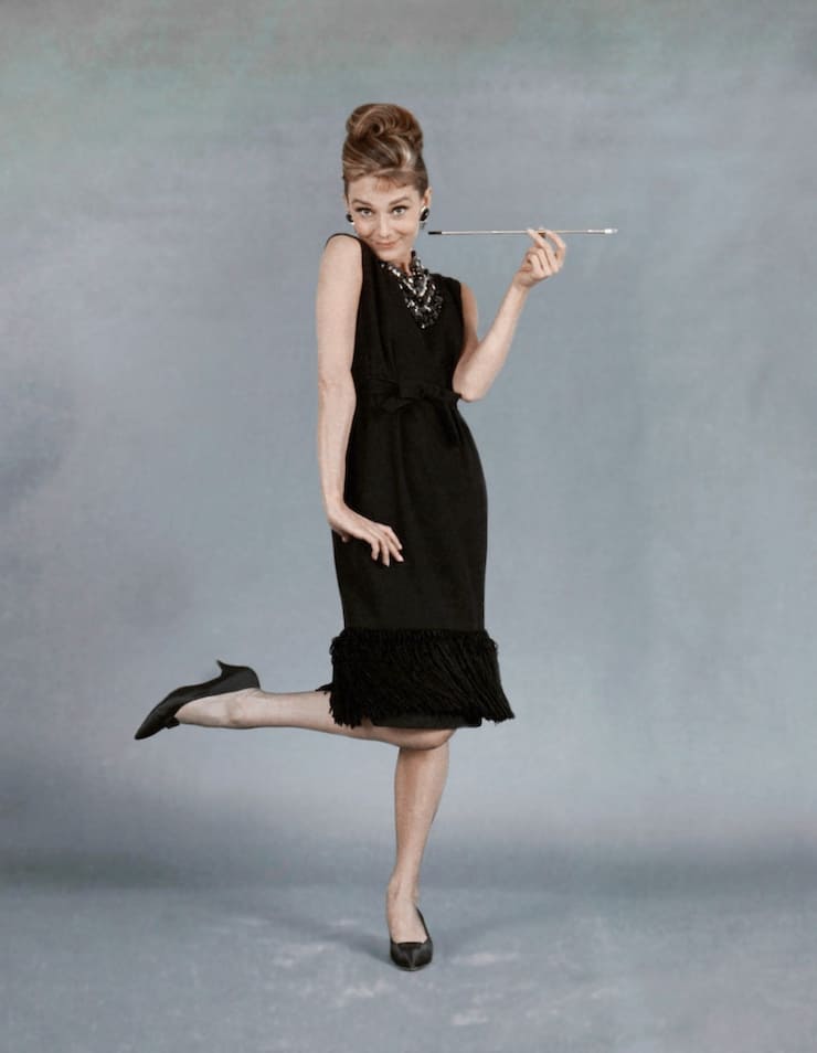 Audrey Hepburn con il tubino Givenchy in Colazione da Tiffany