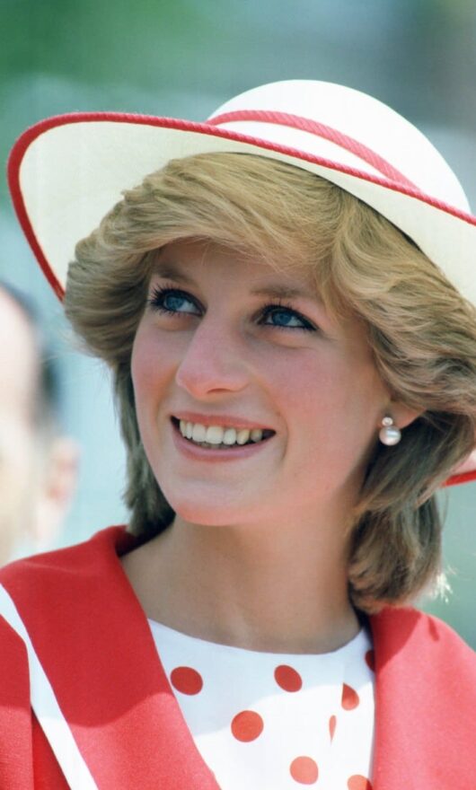 Spoiler: tornano di moda per l'autunno gli stivali del colore preferito da Lady Diana