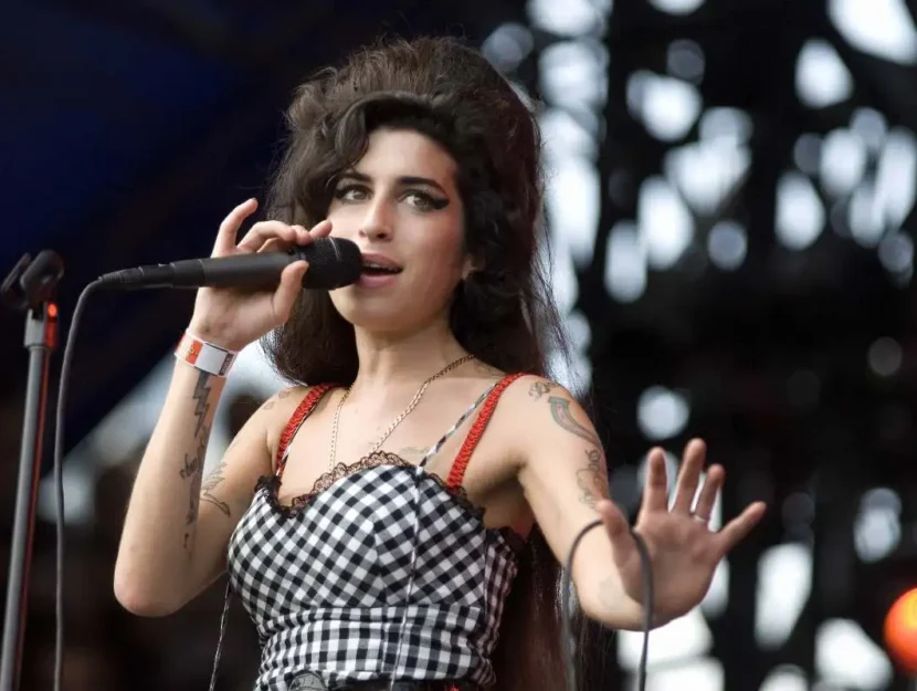 Amy Winehouse durante un concerto
