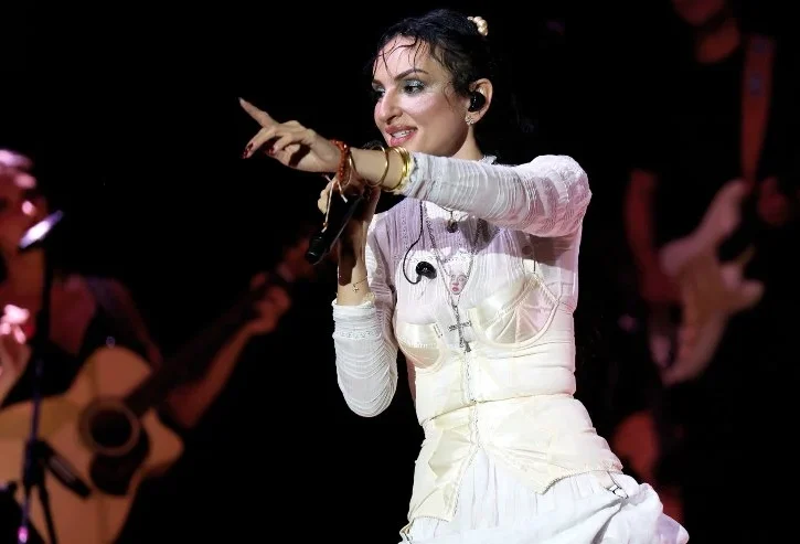 Arisa durante un concerto a Zafferana Etnea