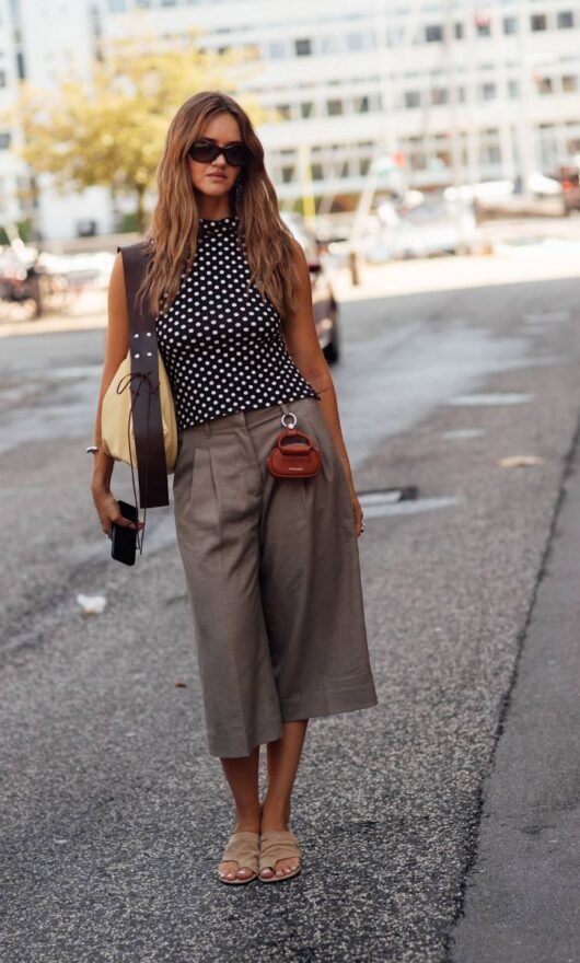 I 2 must-have che non metterai via a settembre: 5 idee look con bermuda e canottiera