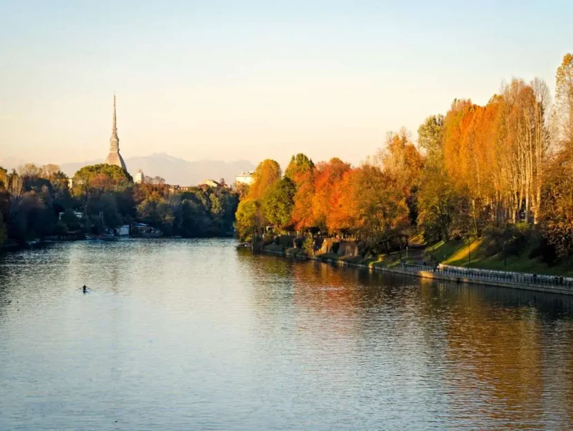 Torino, panorama con Fiume Po e Mole Antonelliana possono