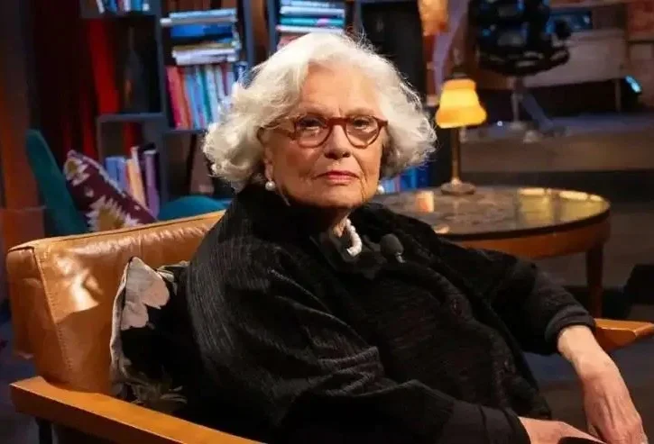 roberta petrelluzzi posa per i giornalisti
