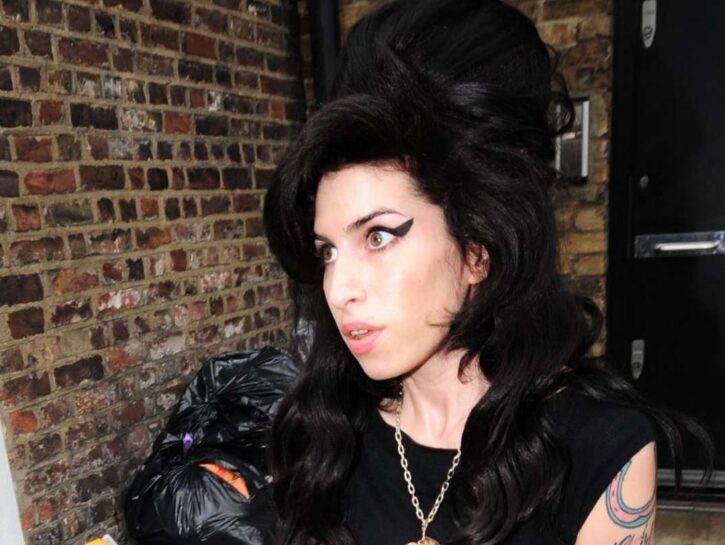 Back to Black, il film sulla storia vera di Amy Winehouse: dal successo all'ipotesi suicidio