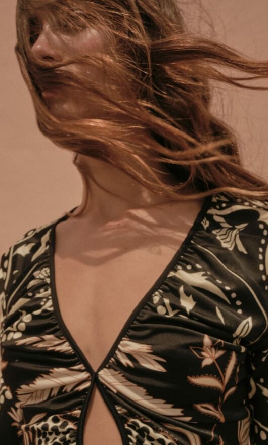 Dopo l'estate i capelli fini sembrano ancora più fini? Ecco come farli apparire più spessi senza appesantirli
