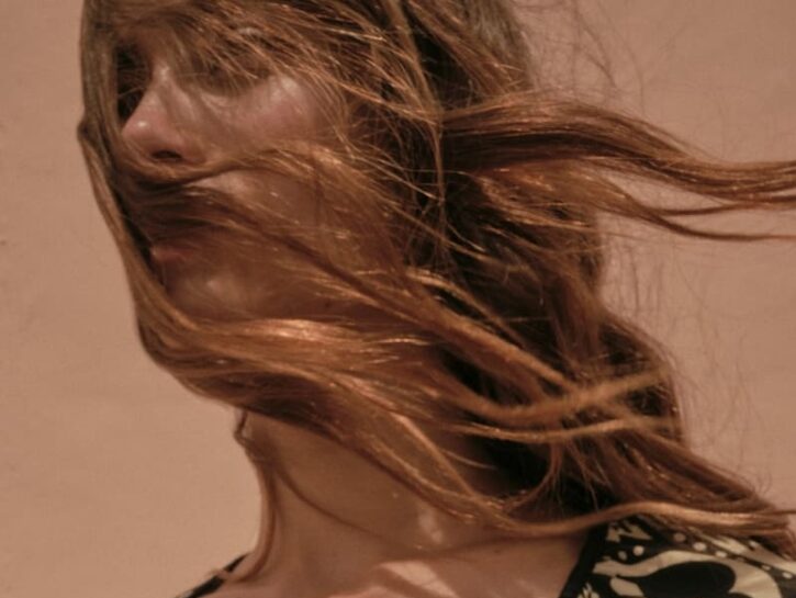Dopo l'estate i capelli fini sembrano ancora più fini? Ecco come farli apparire più spessi senza appesantirli