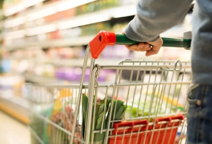 carrello della spesa in un supermercato