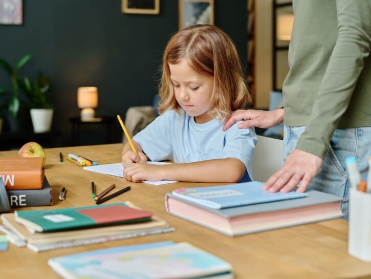 Compiti delle vacanze: le regole che possono salvare l'estate