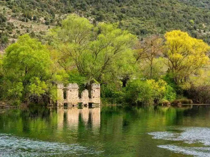 Sapevi che in Abruzzo c'è una piccola Atlantide nascosta sott'acqua?