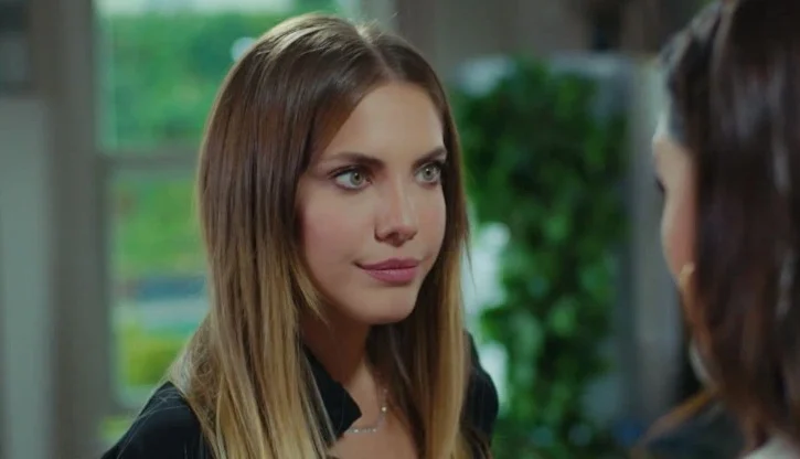 l'attrice turca Eda Ece di Forbidden Fruit