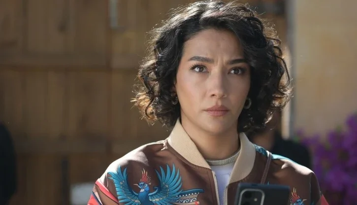 L'attrice turca, in primo piano, Aybüke Pusat nei panni di Melek