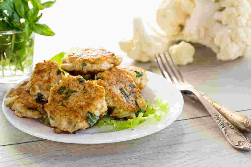 polpette di zucchine in piatto