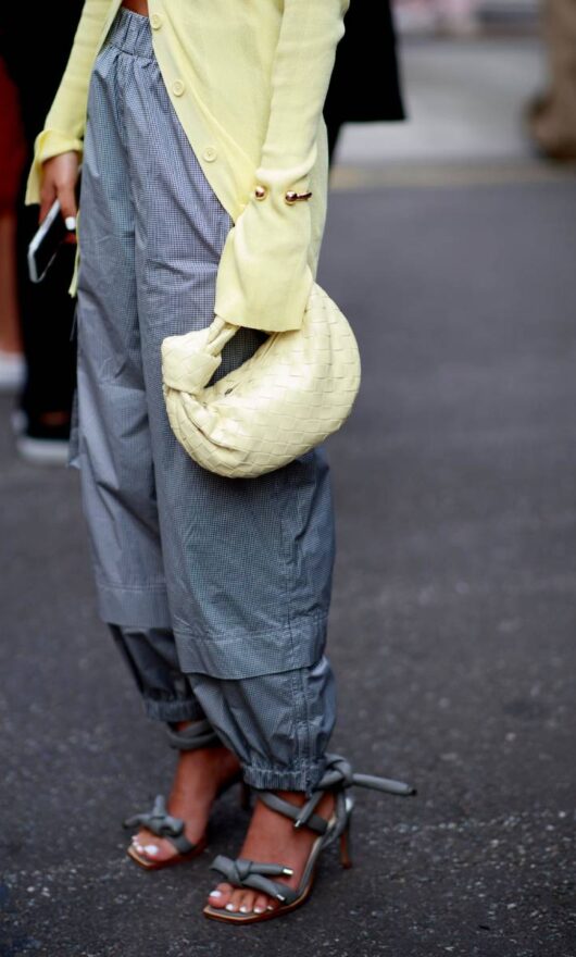 Sai che i track pants cambieranno le regole del tuo guardaroba?