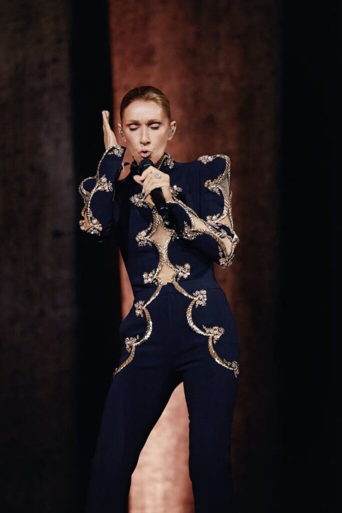 Céline Dion con abito Schiaparelli
