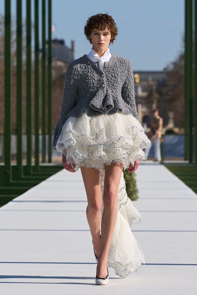 Modella in passerella per Dior