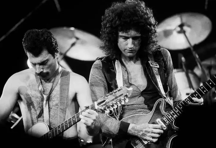 Freddie Mercury e Bryan May in concerto