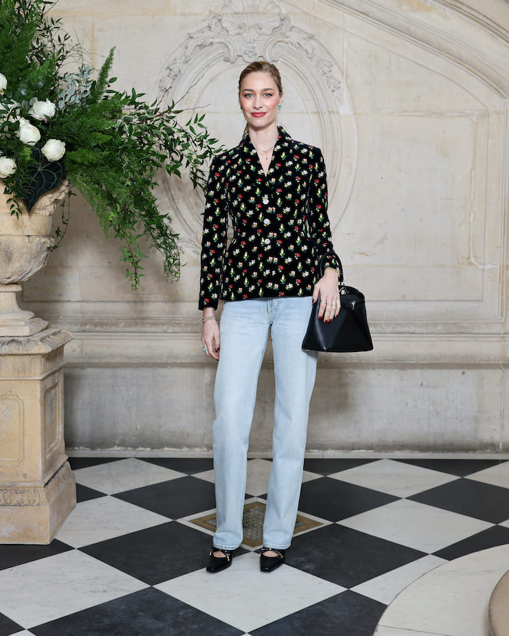 Beatrice Borromeo con giacca e jenas Dior