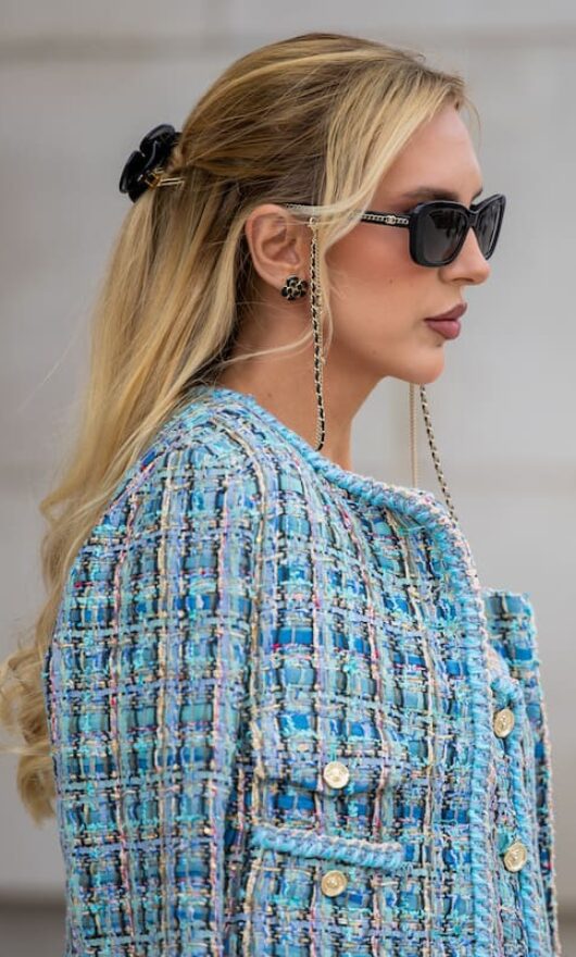 Come indossare una cropped jacket in tweed e far uscire la Chanel girl che è in te