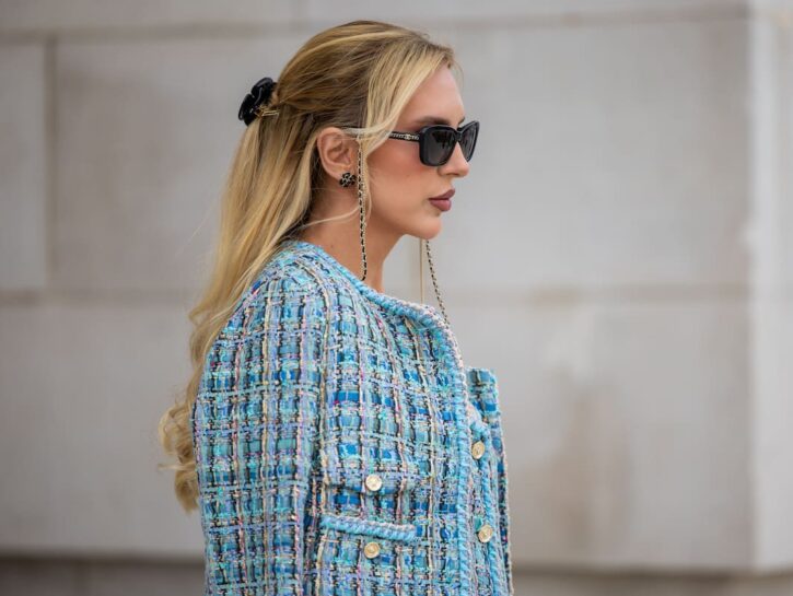 Come indossare una cropped jacket in tweed e far uscire la Chanel girl che è in te