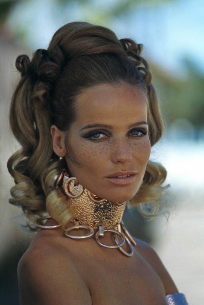 Verushka in un servizio fotografico degli anni '70