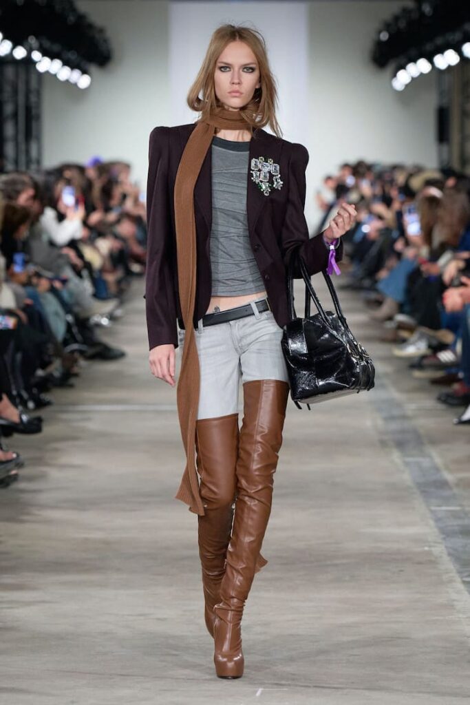 Modella con cuissard e jeans skinny