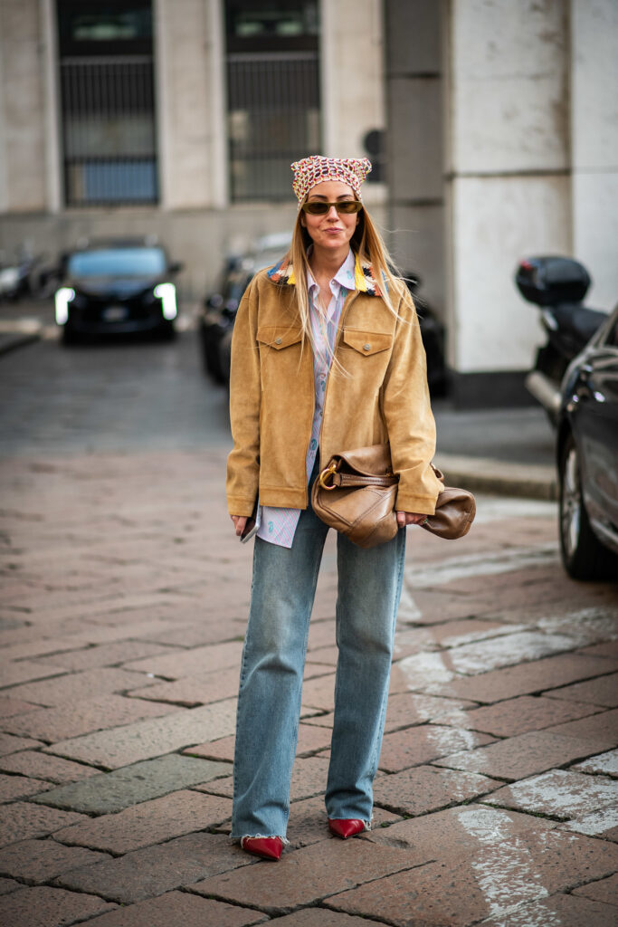 come abbinare i jeans con le scarpe rosse tendenze moda autunno 2026